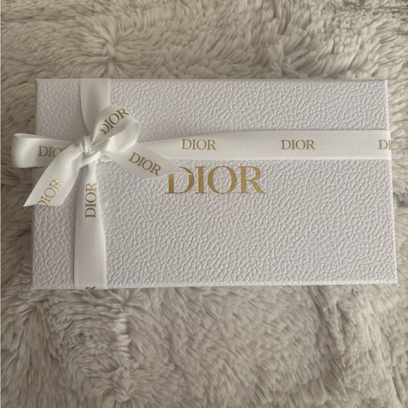 Dior Around the World Drawstring Pouch Gift Set - Picture 4 of 4